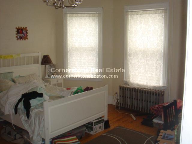 Building Photo - 57 Hillside St