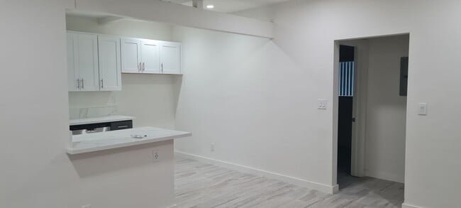 Building Photo - Remodeled 1 Bedroom Unit in Orange