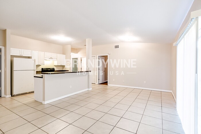 Building Photo - 2907 E 27th Ave