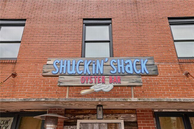 Building Photo - 432 Burton Dr