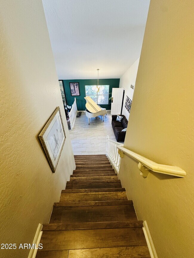 Building Photo - 727 W Mendoza Cir