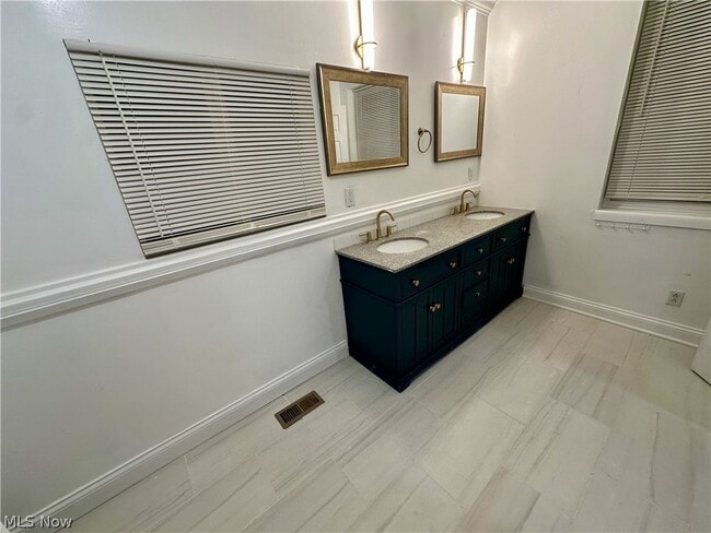 Building Photo - 5636 Hopkins Rd