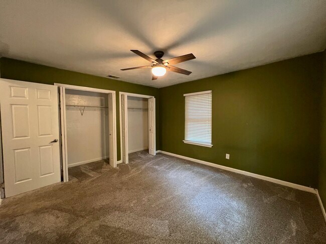 Building Photo - 1430 Blockford Ct W