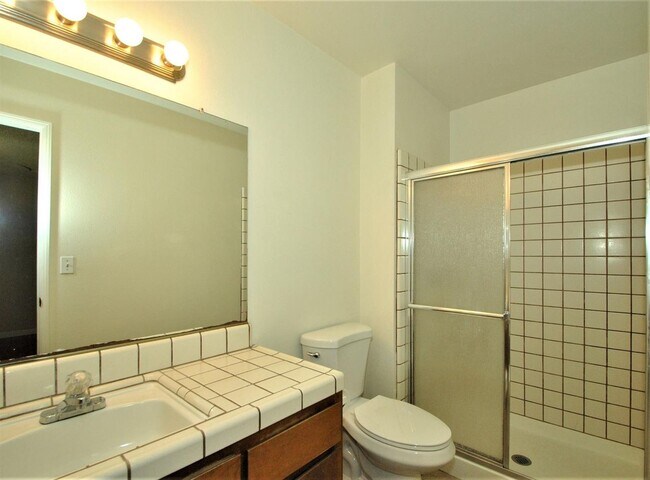 Building Photo - Lovely 4 Bedroom home in Clovis Unified