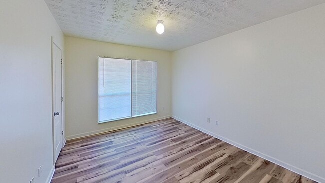 Building Photo - Three Bedroom Home Available NOW near 331 Bridge! With Solar!! Basic internet included as well!