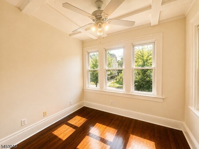 Building Photo - 2 Cloverhill Pl