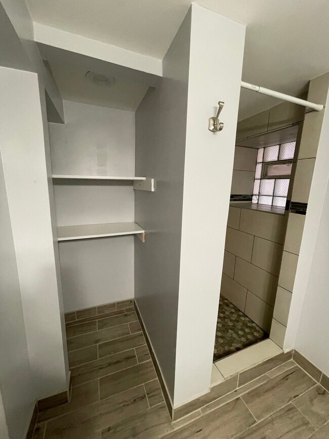 Building Photo - 2254 S Albany Ave