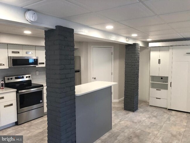 Building Photo - 6 Ferry St