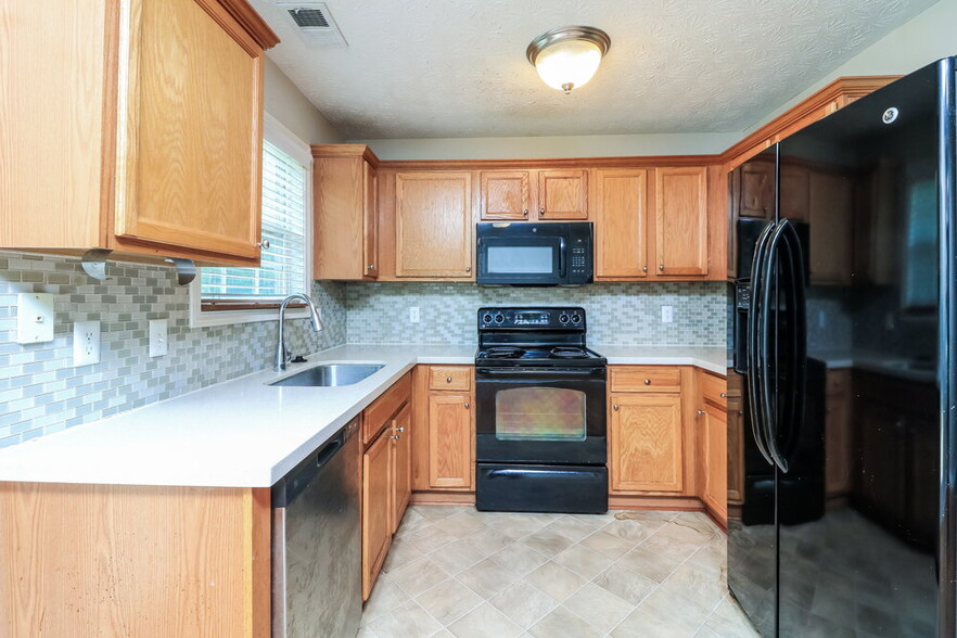 Building Photo - 222 Arbor Creek Dr