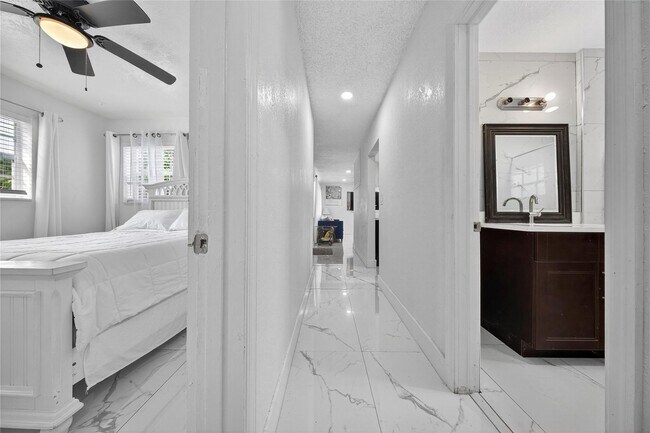 Building Photo - 19621 NW 11th Ct