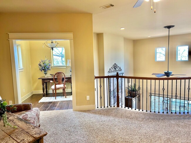 Building Photo - 128 Arollo Ct