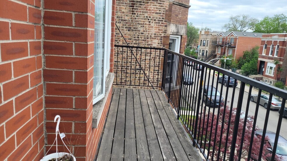 Front Balcony - 2719 W Polk St