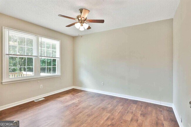 Building Photo - 180 Nectarine Dr