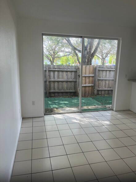 Building Photo - 2856 SE 15th Rd