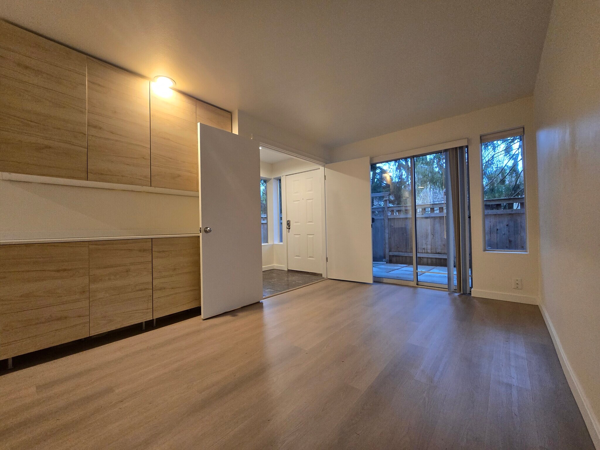 Building Photo - 1817 11th Ave W