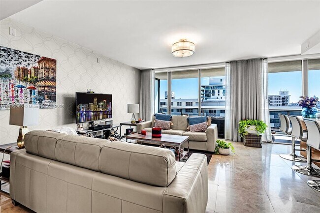 Building Photo - 5875 Collins Ave
