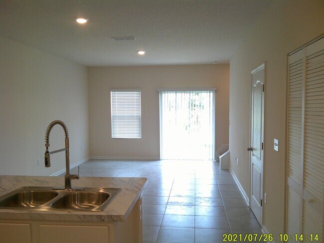 Building Photo - Baypointe Townhome Available!