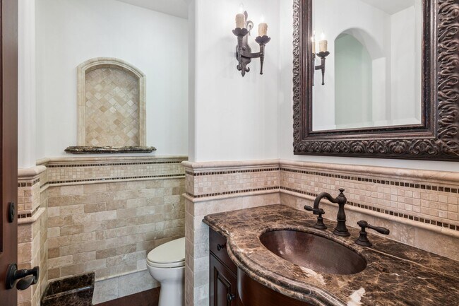 Building Photo - Charming 3BD Home in Coveted Newport Heights
