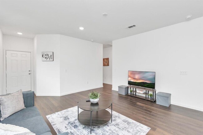 Building Photo - 14455 Cedar Ledge Ln