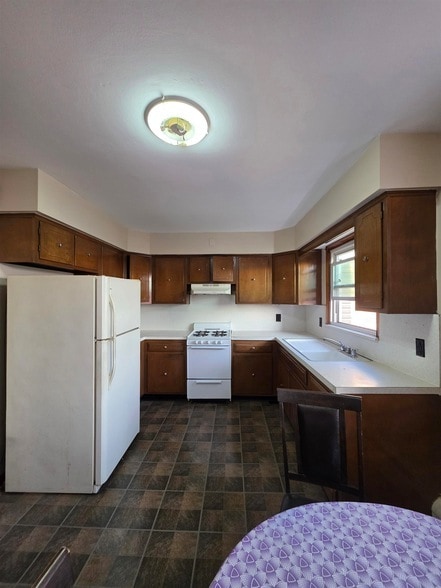 Building Photo - 229 Griffith St