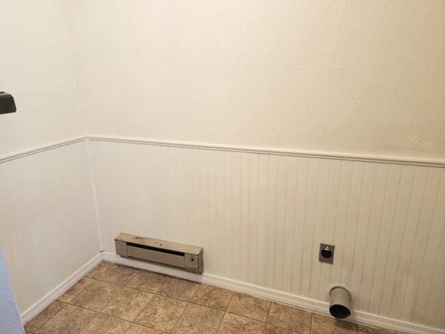 Building Photo - 504 S Avenue B