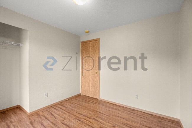 Building Photo - Unit