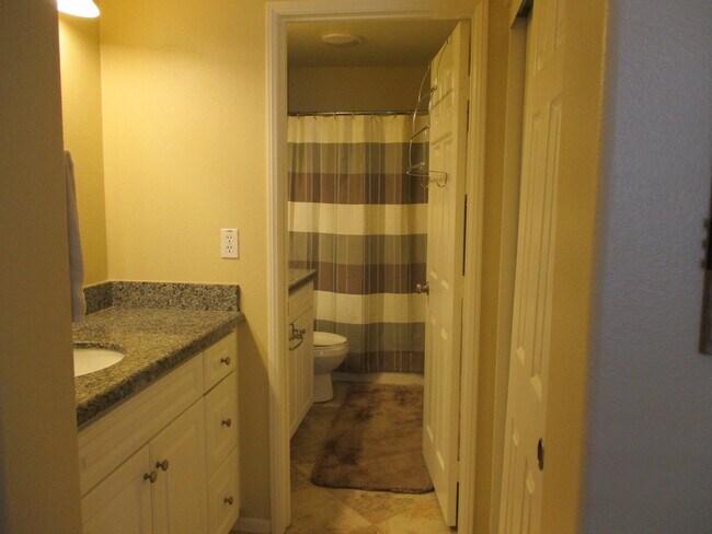 Building Photo - Calvera HIlls 2 bedroom 2 bath plus den To...