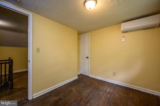Building Photo - 6007 Bradley Ln