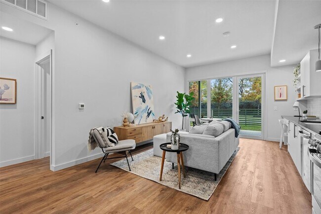 Building Photo - 4004 Banister Ln