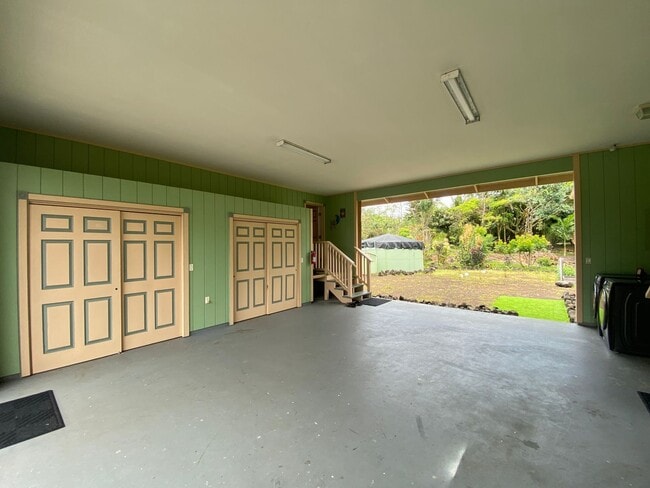 Building Photo - 3/2 In The Hawaiian Paradise Park Sunbelt!