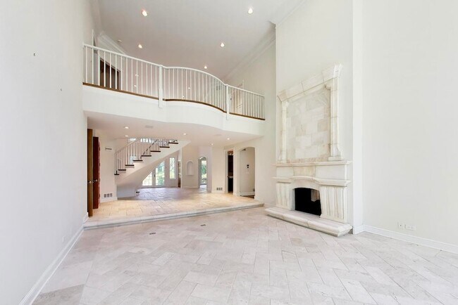 Building Photo - 148 N Ahwahnee Rd