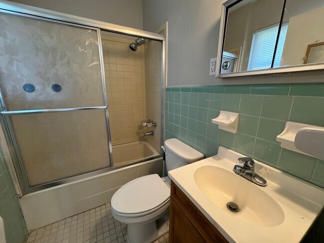 Building Photo - 3 Bedroom, 2 Bath home in Live Oak