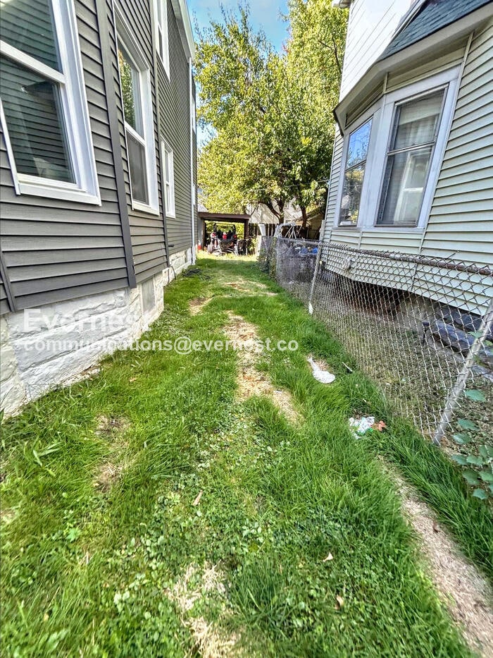 Building Photo - 2216 E 82nd St