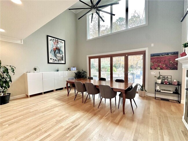 Building Photo - 3232 Brookview Rd