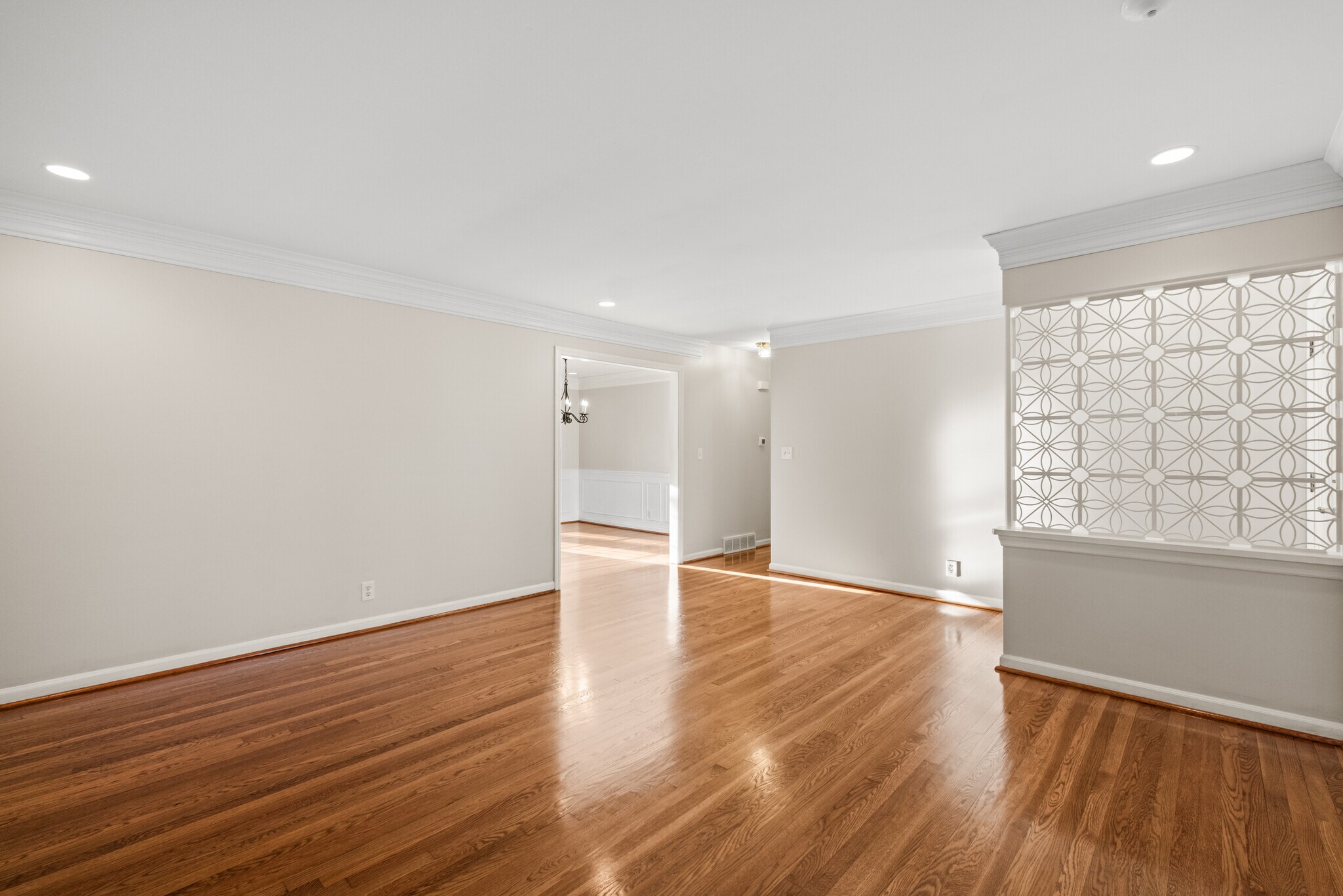 Building Photo - 318 Castleview Dr