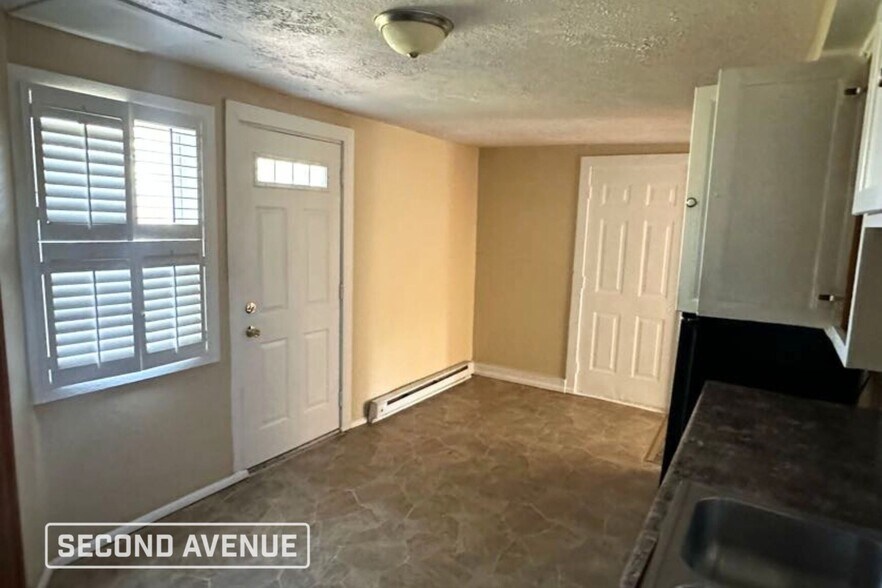 Building Photo - 1643 Columbia Ave