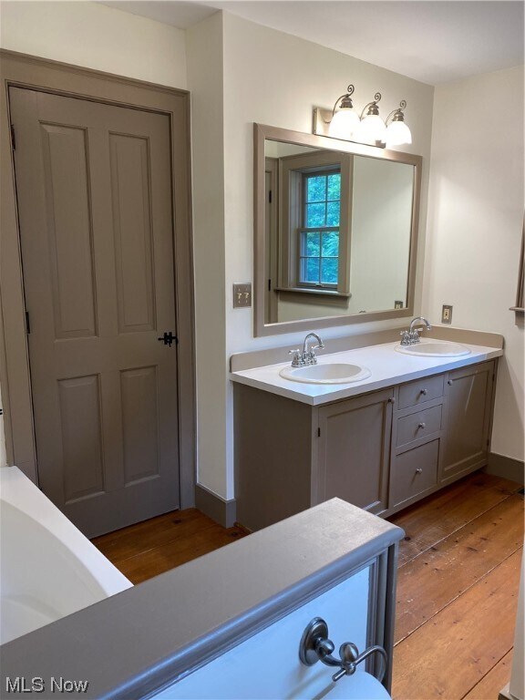 Building Photo - 10 Maple Ln