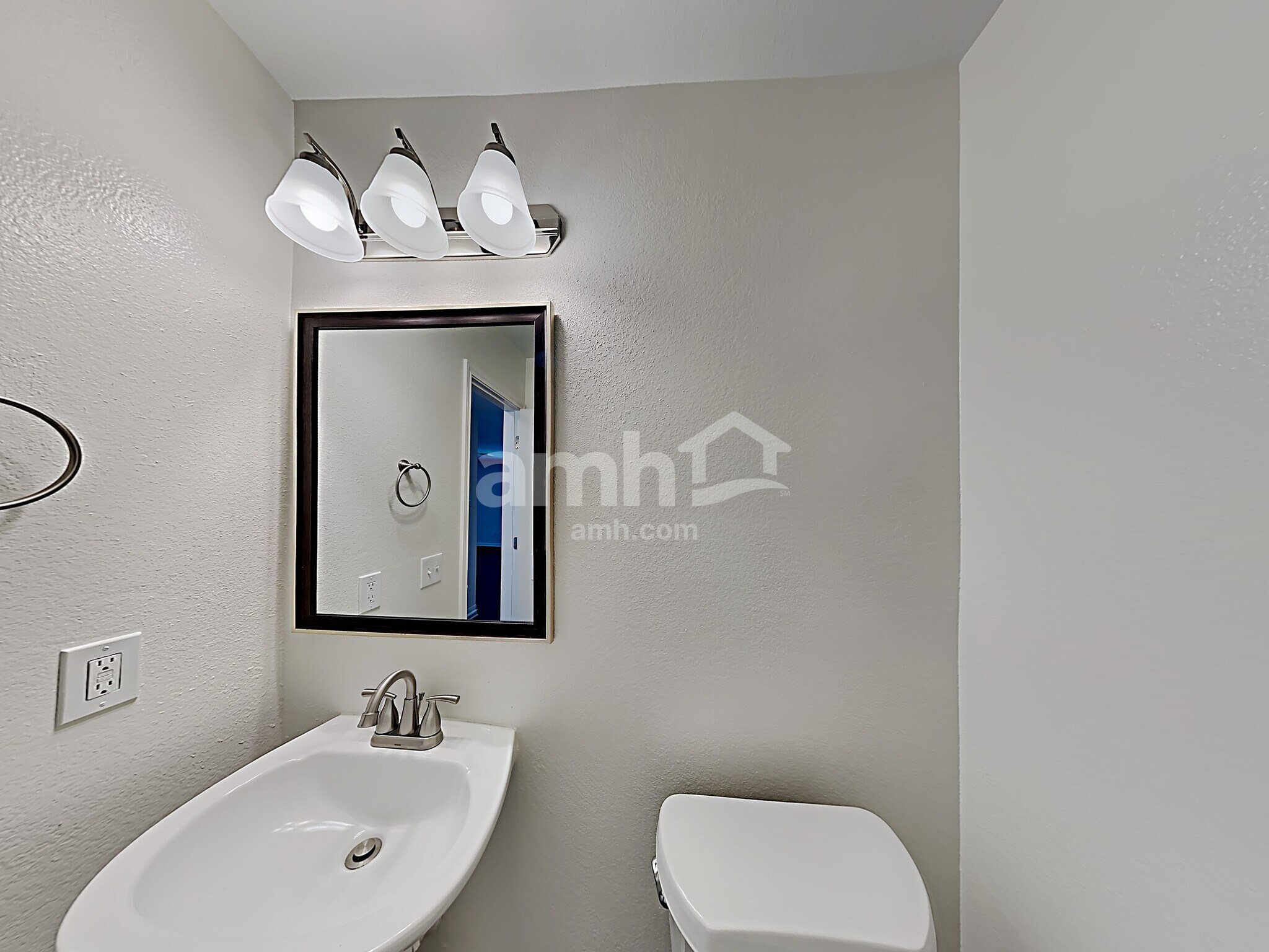 Building Photo - 18011 Shallow Leaf Ln