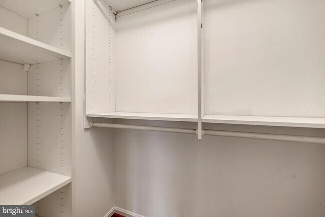 Building Photo - 6104 Old Brentford Ct