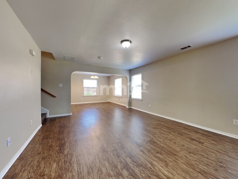 Building Photo - 111 Maned Dr