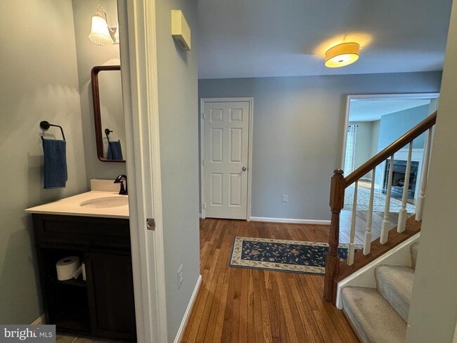 Building Photo - 15 Linden Hill Way SW