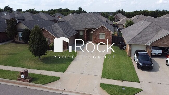 Building Photo - 3 Bedroom, 2 Bath, 2 Car Garage - SELF TOURS AVAILABLE SOON!