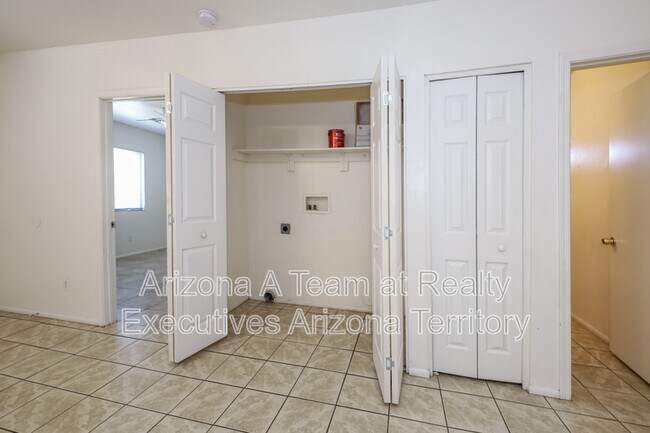 Building Photo - 2635 N Fontana Ave