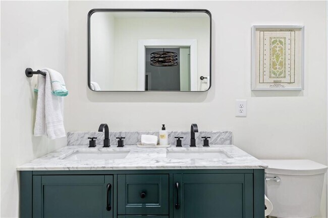 Building Photo - 1393 Glenwood Ave SE