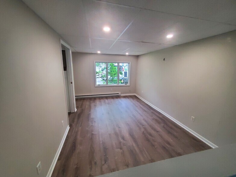 Living room - 10 Highland View Ave