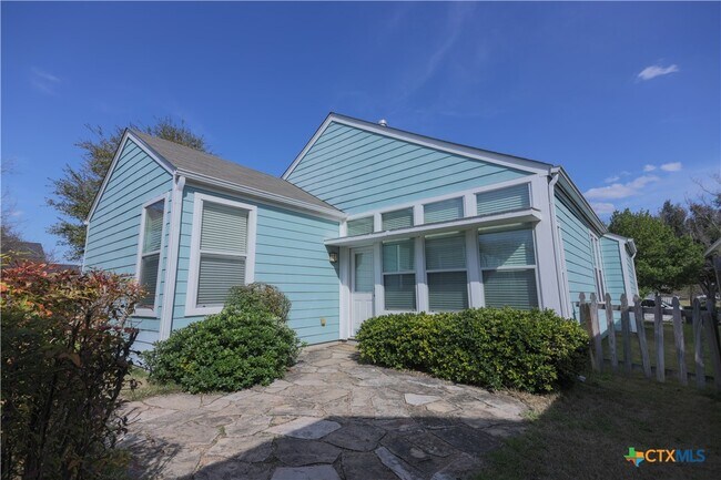 Building Photo - 421 Shadow Point