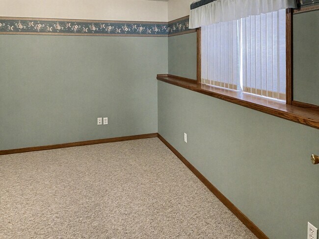 Building Photo - 783 Holly Creek Dr