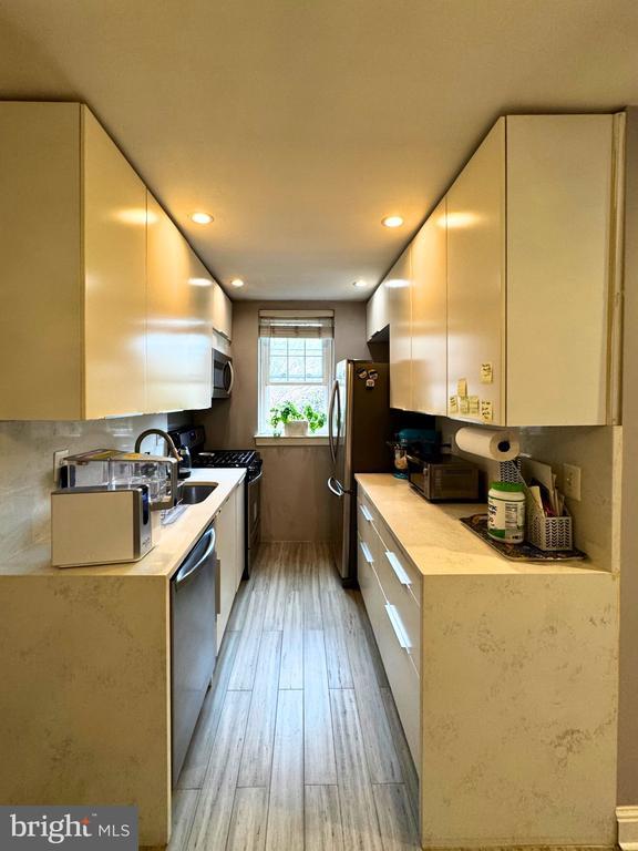 Building Photo - 24 S Old Glebe Rd