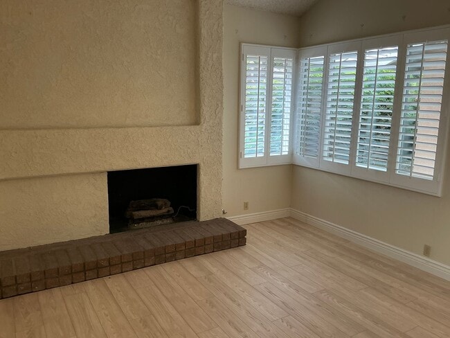 Building Photo - Charming 4 Bedroom 2 Bath 2 Story Home in the City of Fullerton