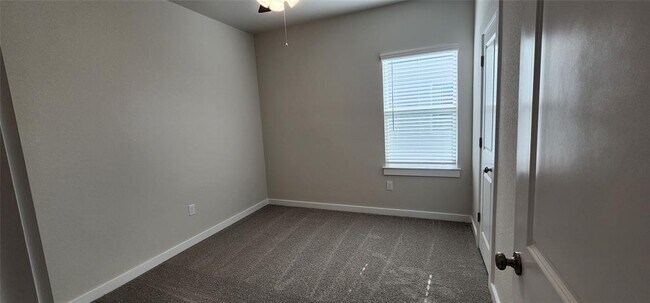 Building Photo - 2120 Delano Dr